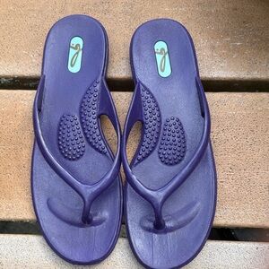 OKA b. Purple Floral Flip Flops size M (7-8)